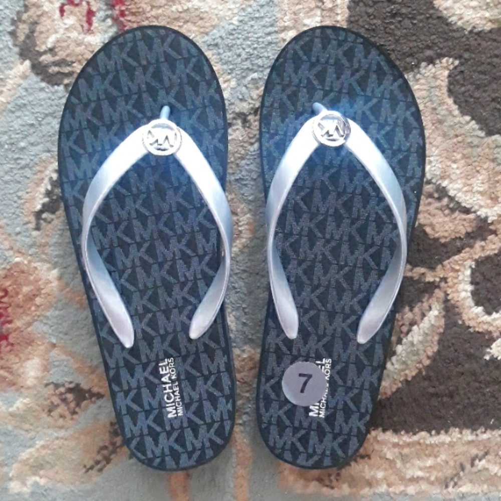 3x*Host Pick*Michael Kors adorable flip flop sandals